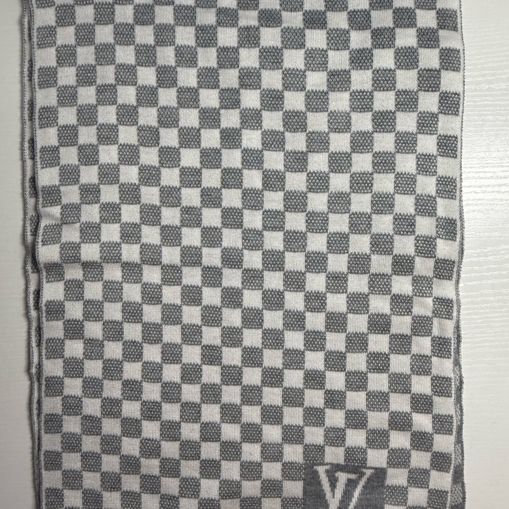 Louis Vuitton Gray and White Checkered Scarf